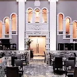 Radisson Blu Plaza Hotel, 4*
