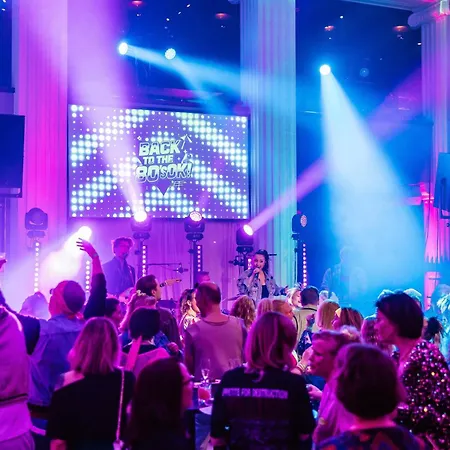 Radisson Blu Plaza Hotel, Otel