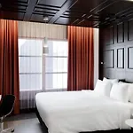 Radisson Blu Plaza Hotel, Hotel