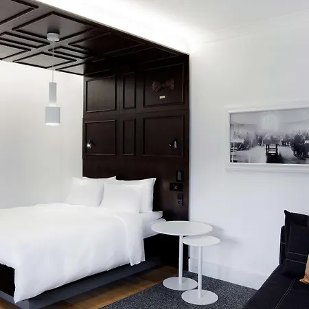 Radisson Blu Plaza Hotel, Hotel 4*
