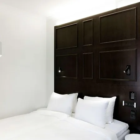 Radisson Blu Plaza Hotel, 4*