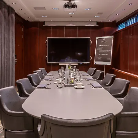Radisson Blu Plaza Hotel, Отель 4*