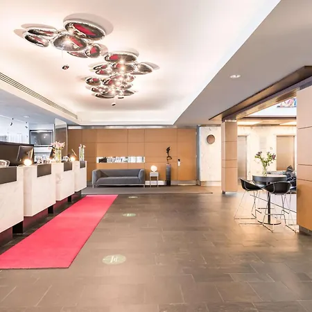 מלון Radisson Blu Plaza Hotel, 4*