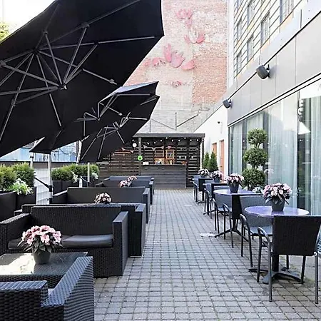 Radisson Blu Plaza Hotel, Hotel