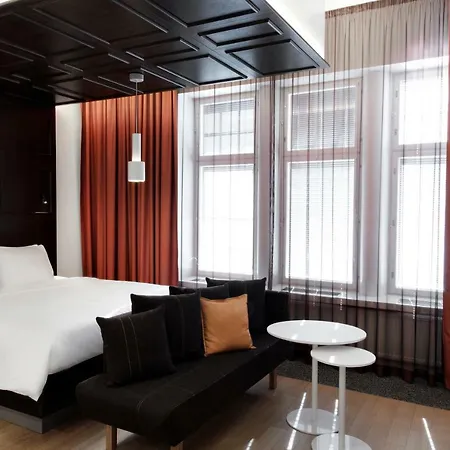 Radisson Blu Plaza Hotel, Hotel