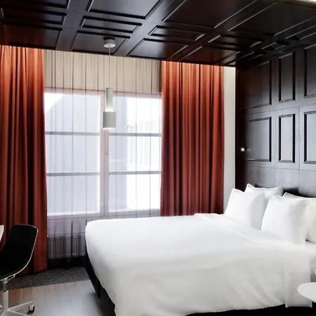 Radisson Blu Plaza Hotel, Hotel