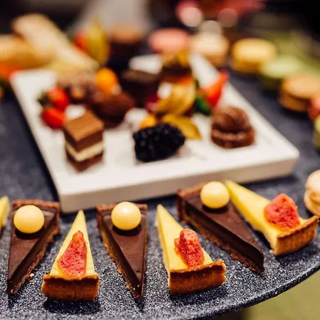 Hotel Radisson Blu Plaza Hotel, 4*