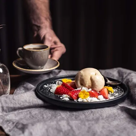 מלון Radisson Blu Plaza Hotel,