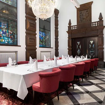 Radisson Blu Plaza Hotel, 4*