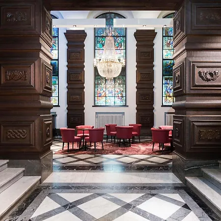 Radisson Blu Plaza Hotel, Szálloda 4*