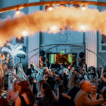 Radisson Blu Plaza Hotel, Hotel