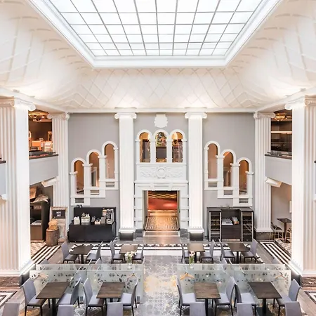 Radisson Blu Plaza Hotel, Hotel